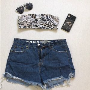 High waisted denim short. NEW